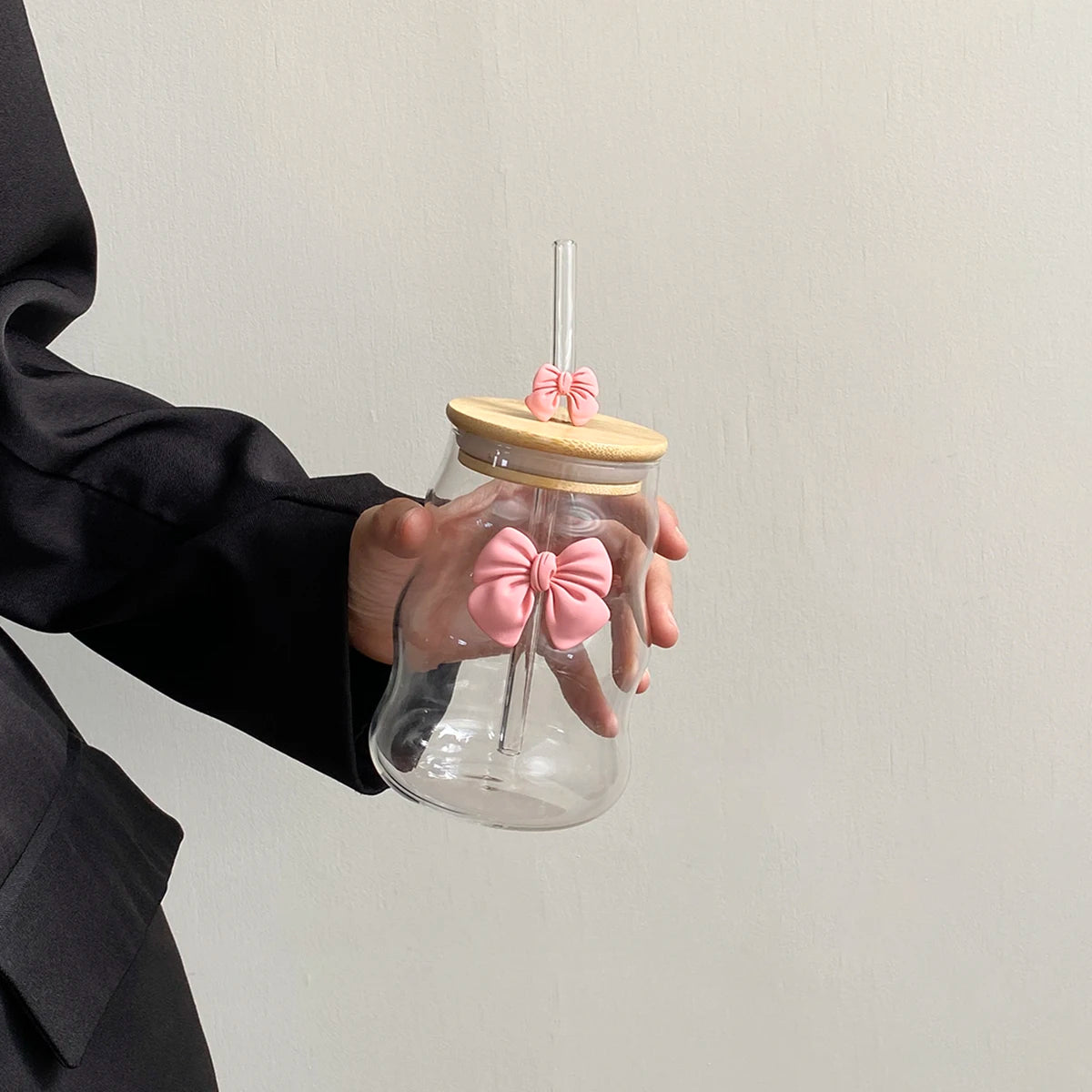 Bow Glass with Lid and Straw