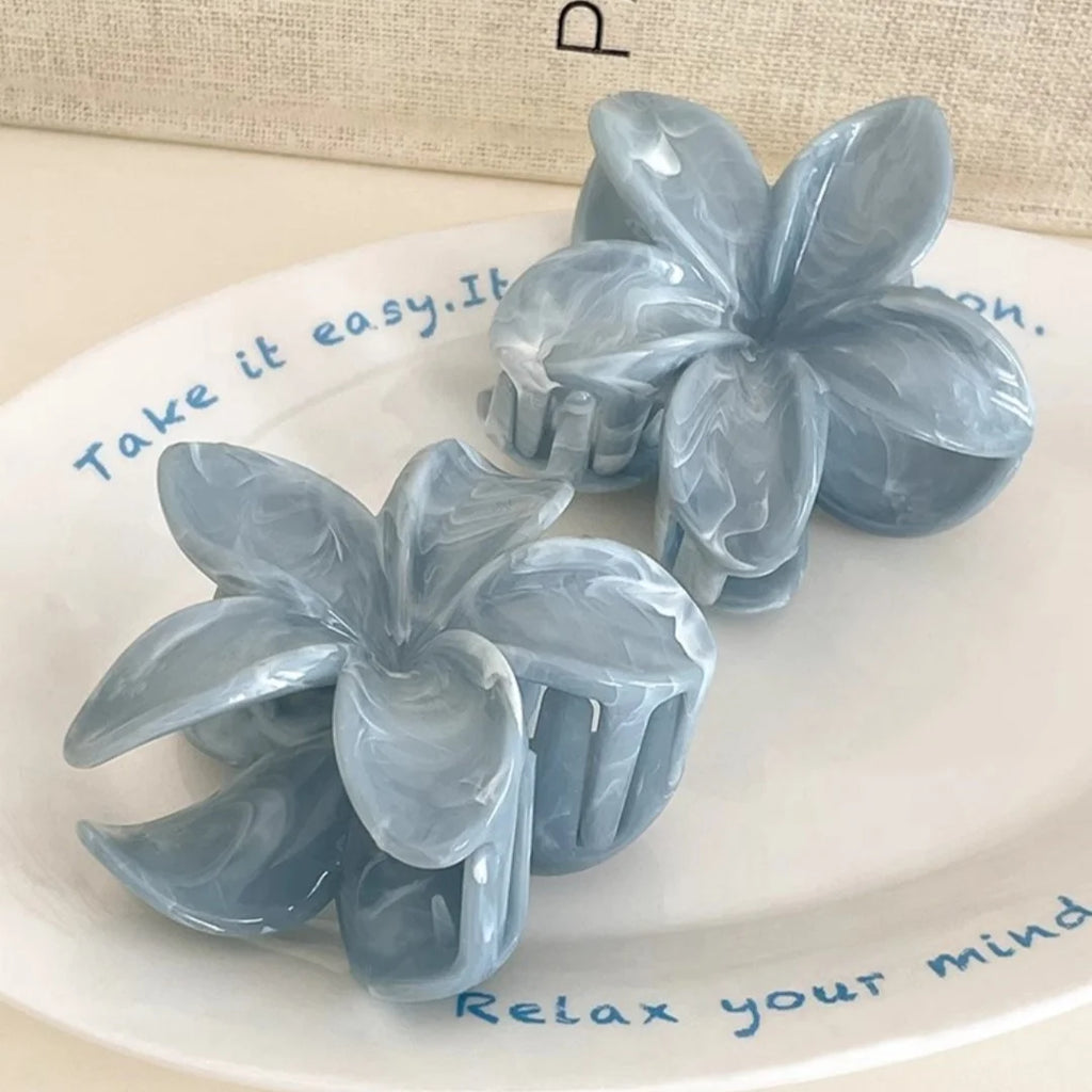 Tyrande Blunt Flower Hair clip