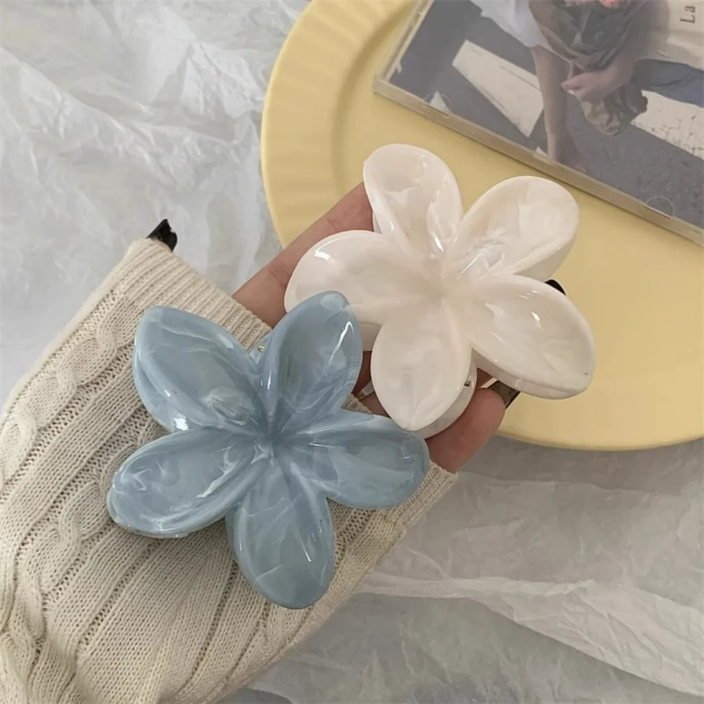 Tyrande Blunt Flower Hair clip