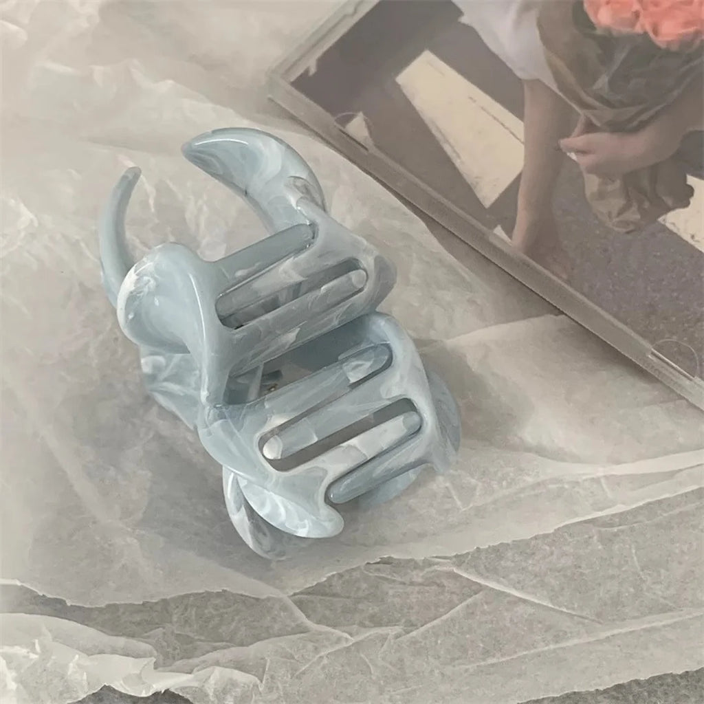 Tyrande Blunt Flower Hair clip