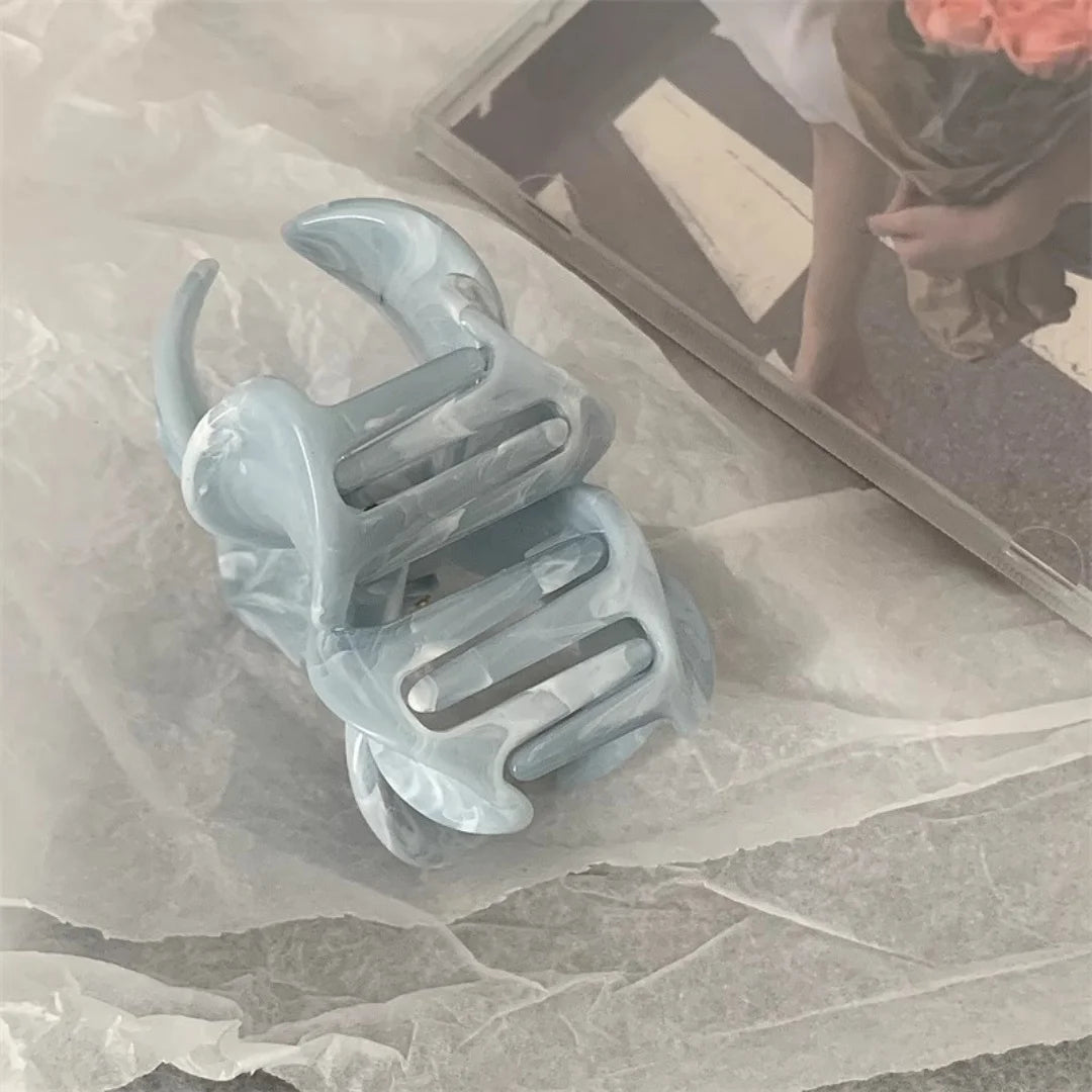 Tyrande Blunt Flower Hair clip